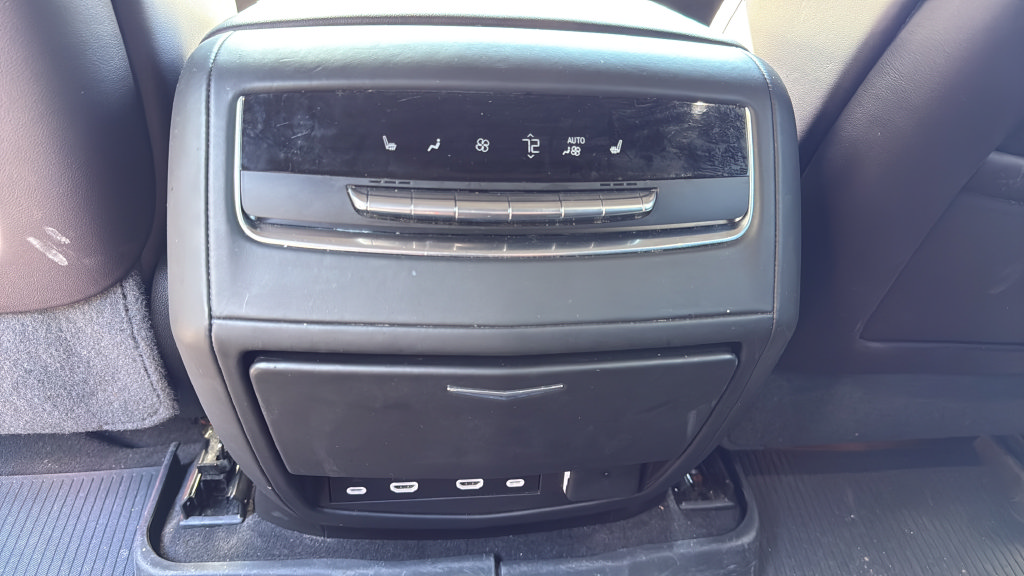 Certified 2024 Cadillac Escalade ESV Sport Platinum w/ LPO, ONYX Package AWD/4WD image 27
