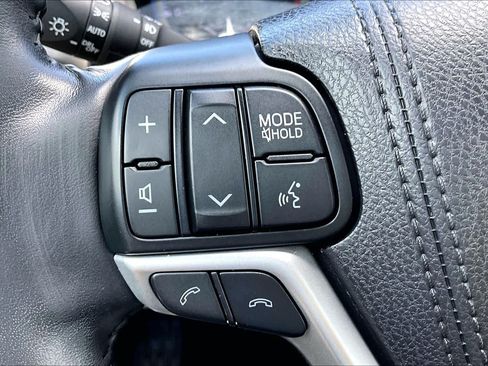 Used 2018 Toyota Highlander XLE FWD image 24