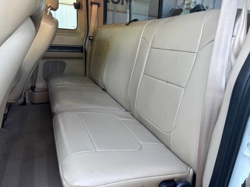 Used 2007 Ford F350 Lariat RWD image 11
