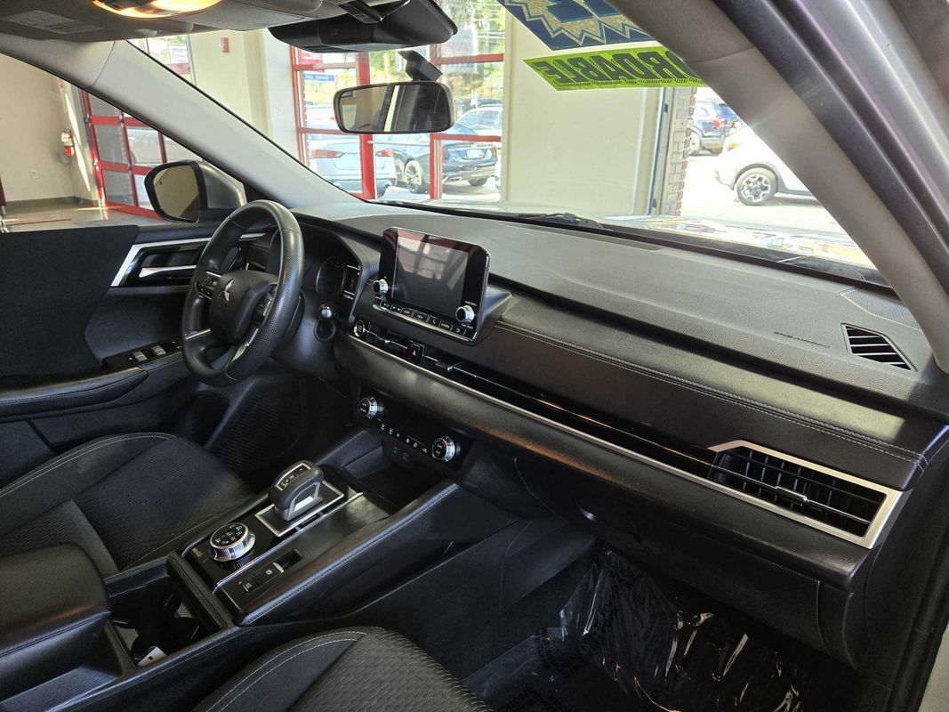 Used 2022 Mitsubishi Outlander ES AWD/4WD image 22