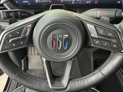 Used 2025 Buick Enclave Avenir w/ Super Cruise Package image 16