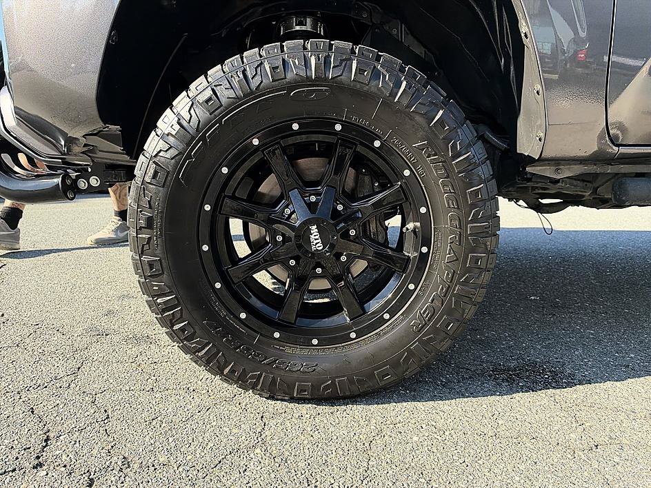Used 2017 Toyota Tacoma 2WD Double Cab image 9