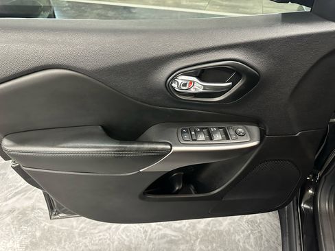 Used 2022 Jeep Cherokee Latitude Lux w/ Sun & Sound Group image 10