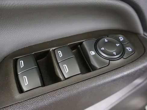 Used 2023 Chevrolet Equinox LT image 38