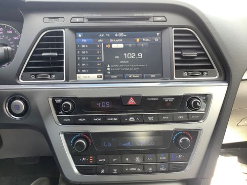 Used 2015 Hyundai Sonata Limited w/ Option Group 05 FWD image 17