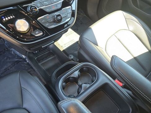 Used 2025 Chrysler Pacifica Select FWD image 29