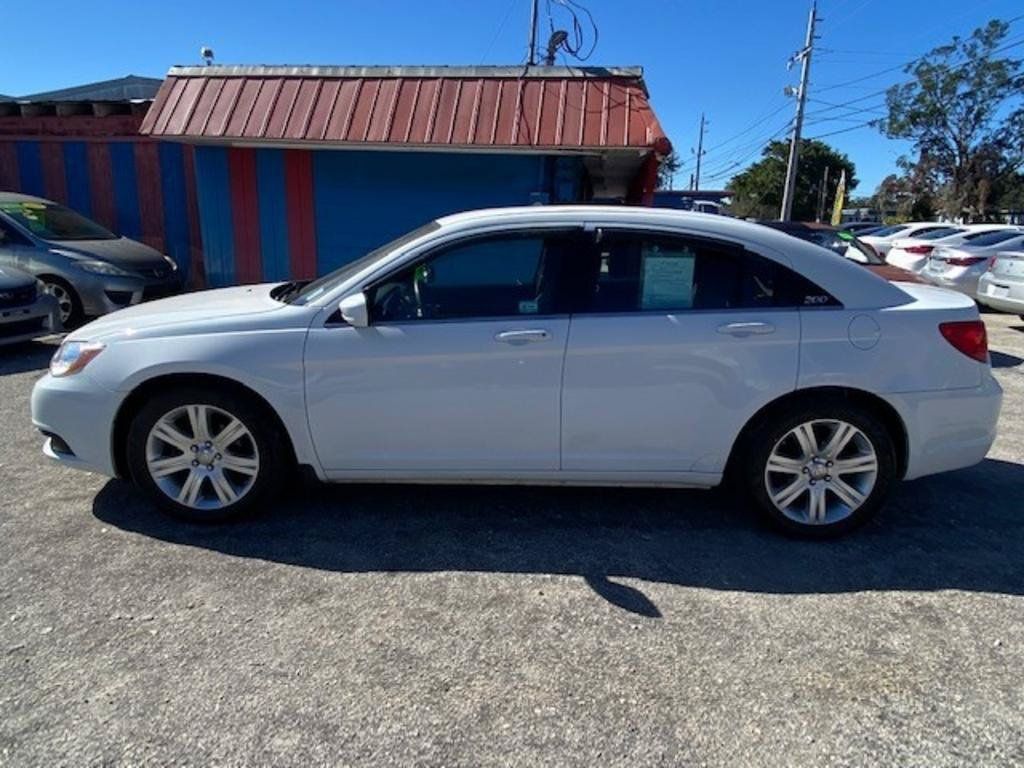 Used 2013 Chrysler 200 Touring FWD image 3