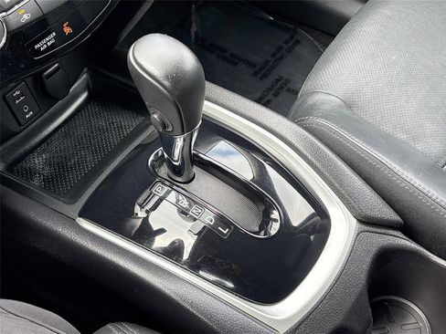 Used 2015 Nissan Rogue SL image 17