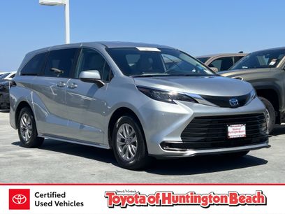 Certified 2025 Toyota Sienna LE