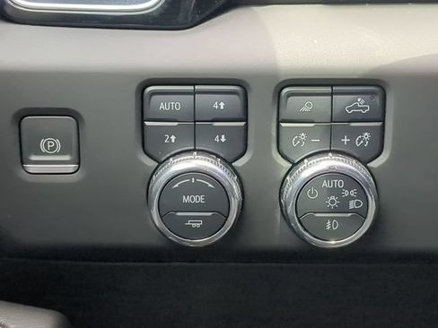 Used 2024 GMC Sierra 3500 Denali w/ Denali Reserve Package AWD/4WD image 29