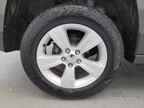 Used 2016 Jeep Patriot Latitude w/ Sun/Sound Group AWD/4WD image 31