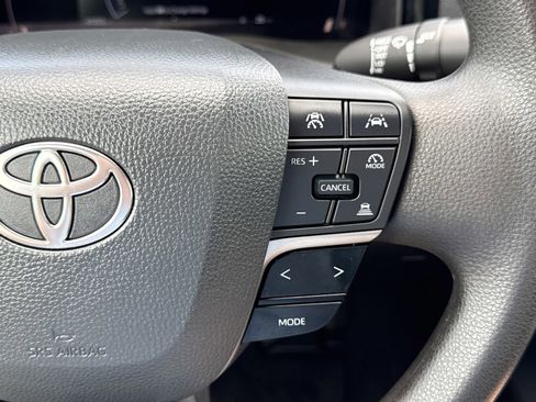 Used 2025 Toyota Camry LE w/ Convenience Package image 21