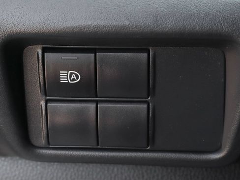 Used 2021 Toyota Highlander L FWD image 22