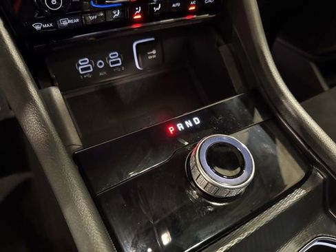 Used 2025 Jeep Grand Cherokee Altitude AWD/4WD image 14