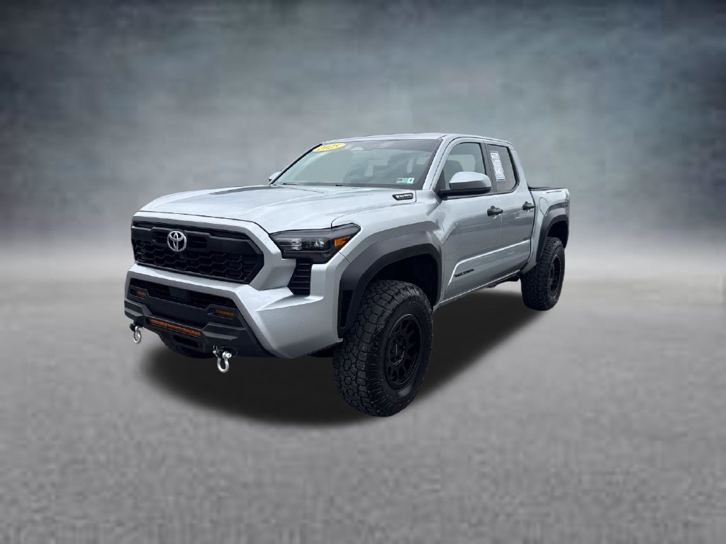 Used 2025 Toyota Tacoma TRD Off-Road AWD/4WD image 2