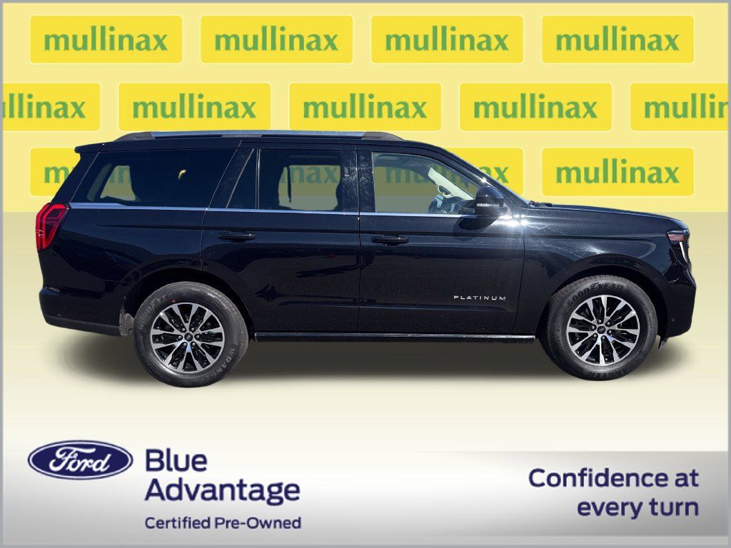 Used 2025 Ford Expedition Platinum AWD/4WD image 2