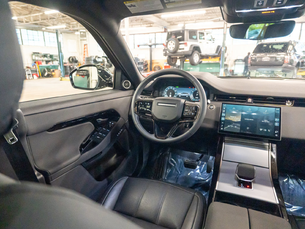 Used 2025 Land Rover Range Rover Evoque S AWD/4WD image 19