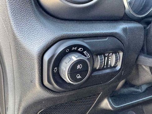 Used 2022 Jeep Gladiator Sport AWD/4WD image 31