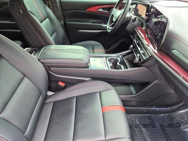 Used 2024 Chevrolet Traverse RS w/ LPO, Floor Liner Package FWD image 21