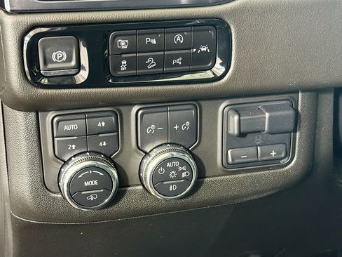 Used 2025 GMC Yukon AT4 w/ Premium Trailering Package AWD/4WD image 12