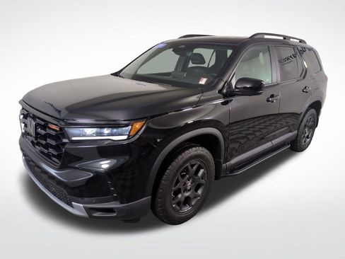Certified 2025 Honda Pilot TrailSport image 1
