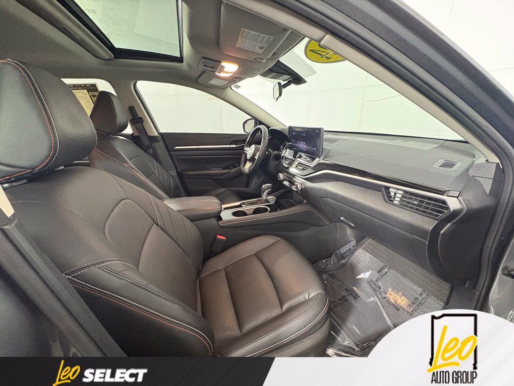 Used 2024 Nissan Altima 2.5 SR w/ SR Premium Package FWD image 9