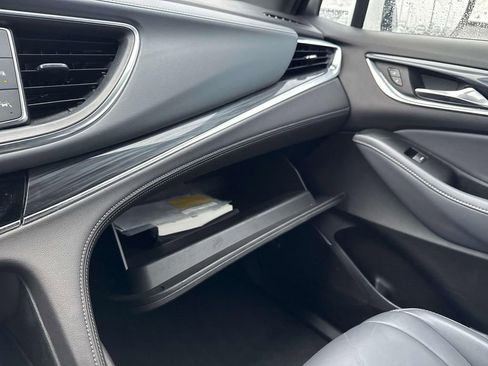 Used 2024 Buick Enclave Premium image 21