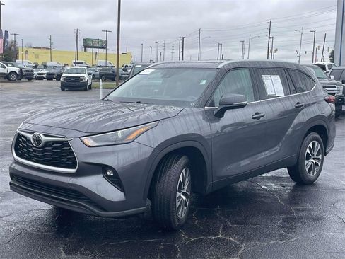Used 2024 Toyota Highlander XLE image 7