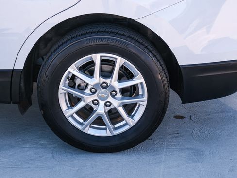Used 2024 Chevrolet Equinox LT AWD/4WD image 9