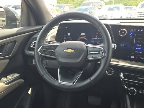 Used 2025 Chevrolet Traverse LT w/ LPO, Floor Liner Package FWD image 36