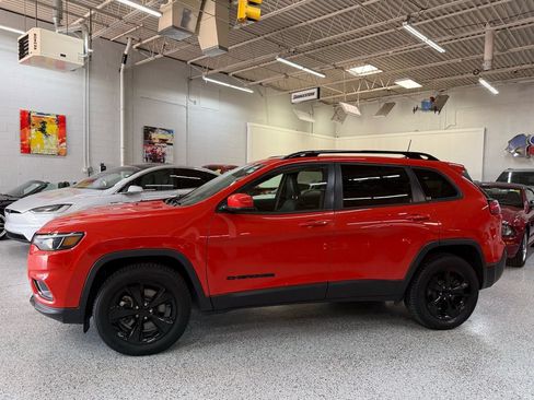 Used 2021 Jeep Cherokee Latitude Lux w/ Sun & Sound Group AWD/4WD image 2