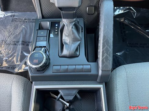 Certified 2025 Toyota 4Runner SR5 AWD/4WD image 31