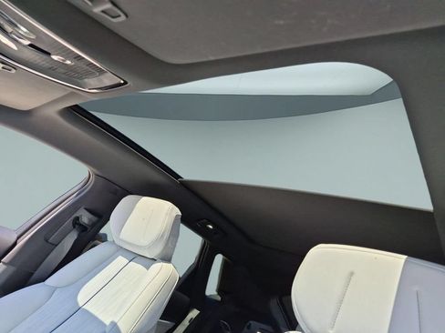 New 2026 Cadillac Lyriq Luxury AWD/4WD image 17