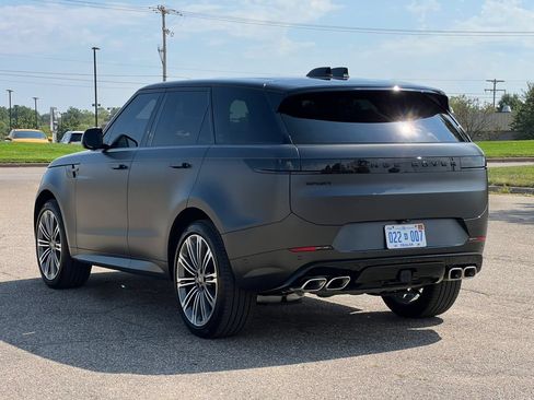 Used 2025 Land Rover Range Rover Sport Dynamic SE AWD/4WD image 9