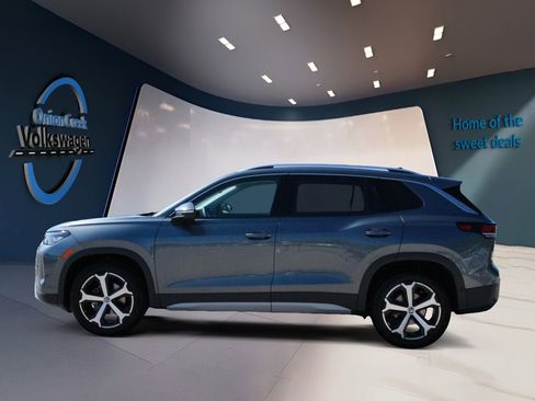Certified 2025 Volkswagen Tiguan SE FWD image 7
