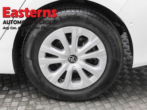 Used 2022 Toyota Prius LE image 8