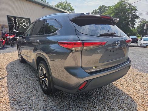 Used 2021 Toyota Highlander XLE AWD/4WD image 6