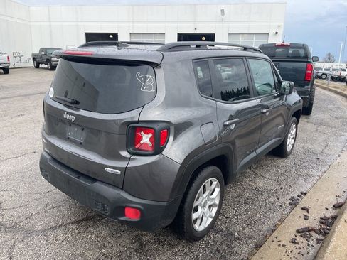 Used 2017 Jeep Renegade Latitude image 7