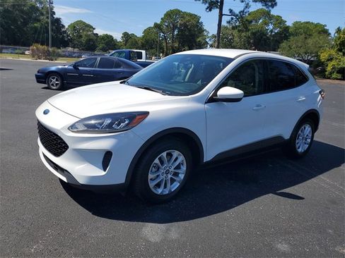 Used 2020 Ford Escape SE image 3