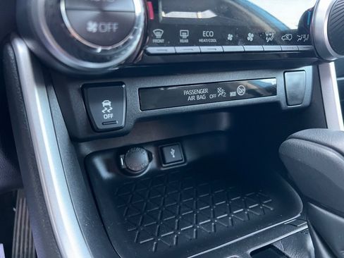 Used 2021 Toyota RAV4 LE image 33