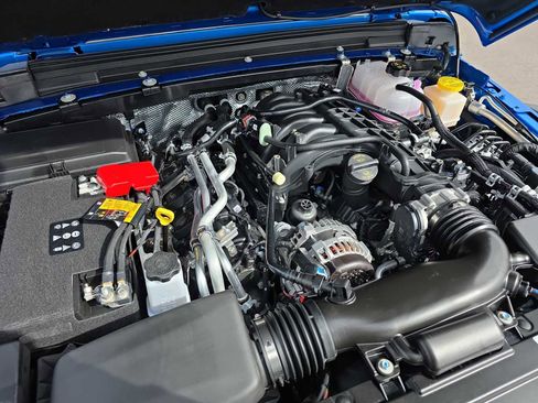 Used 2024 Jeep Gladiator Rubicon w/ Technology Group image 13