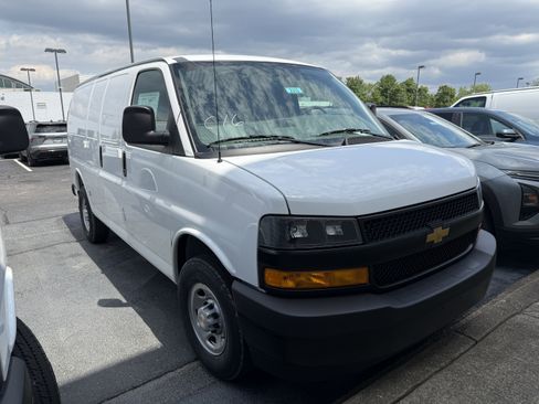 New 2026 Chevrolet Express 2500 RWD image 2