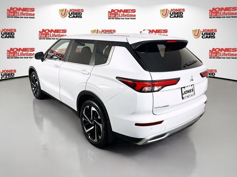 Used 2024 Mitsubishi Outlander SE Black Edition AWD/4WD image 2