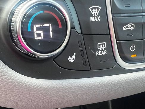 Used 2024 Chevrolet Equinox LT FWD image 10