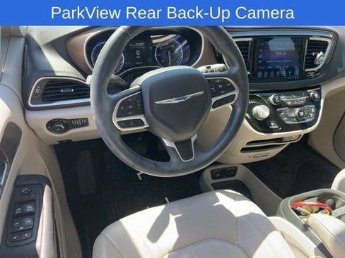 Used 2017 Chrysler Pacifica Touring-L w/ Tire & Wheel Group image 15