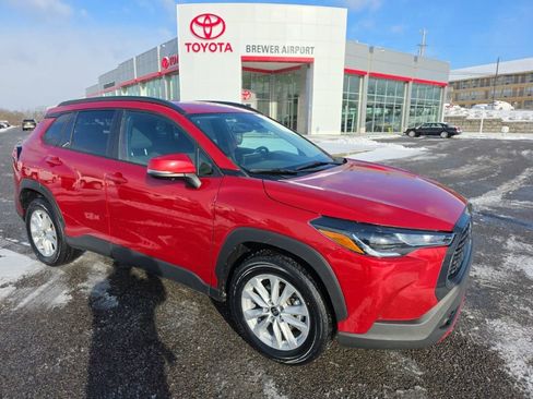 Used 2022 Toyota Corolla Cross LE image 2