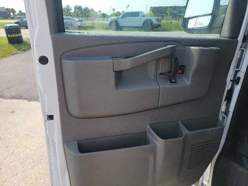 Used 2021 Chevrolet Express 2500 w/ Communications Package RWD image 9