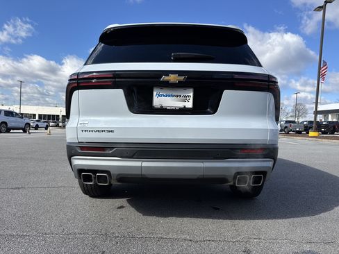 Used 2026 Chevrolet Traverse LT w/ Driver Confidence Package image 9