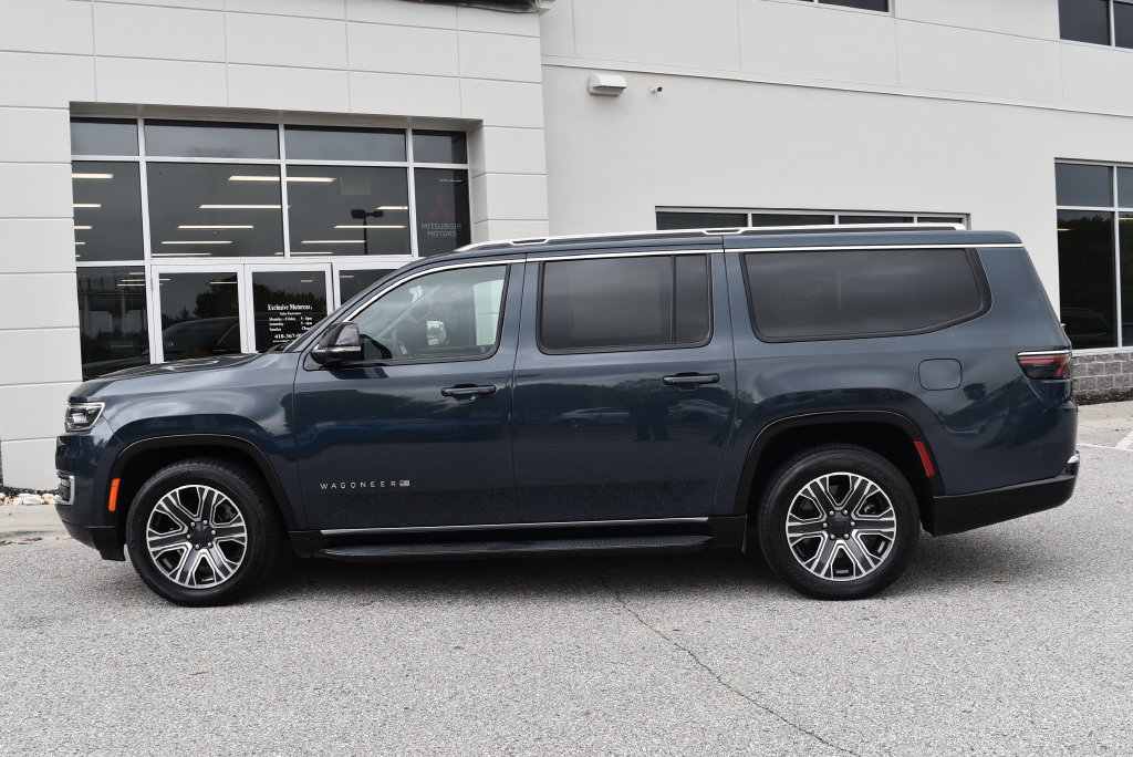Used 2024 Jeep Wagoneer L Series II w/ Flexible Seating Group AWD/4WD image 4