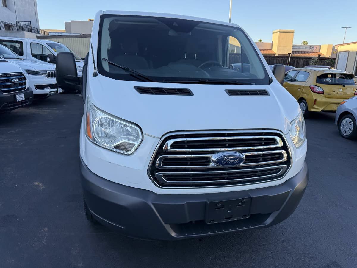Used 2018 Ford Transit 150 XLT RWD image 5